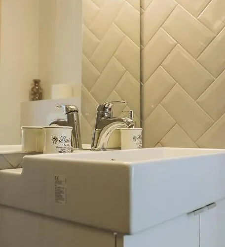 Old Town - Over The River بوخارست